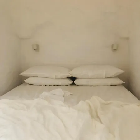 Trullo Carbone * سيغلي ميسابيكا